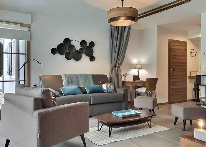 Tres Bel Appartement En Rez De Jardin, Talloires