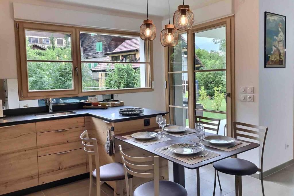 Apartment Tres Bel En Rez De Jardin, Talloires