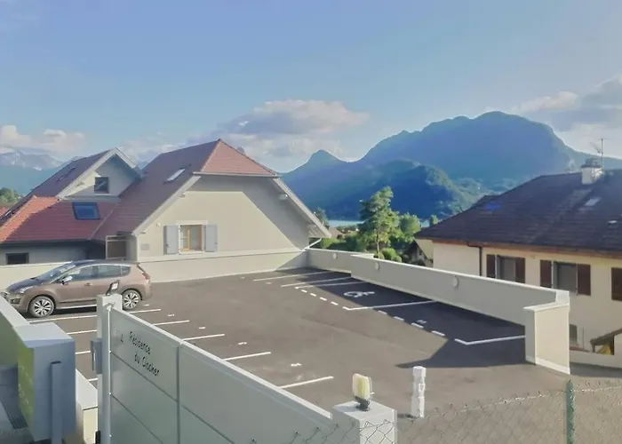 Tres Bel Appartement En Rez De Jardin, Talloires