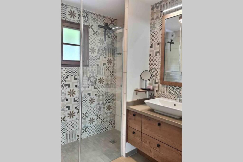 Apartment Tres Bel En Rez De Jardin, Talloires